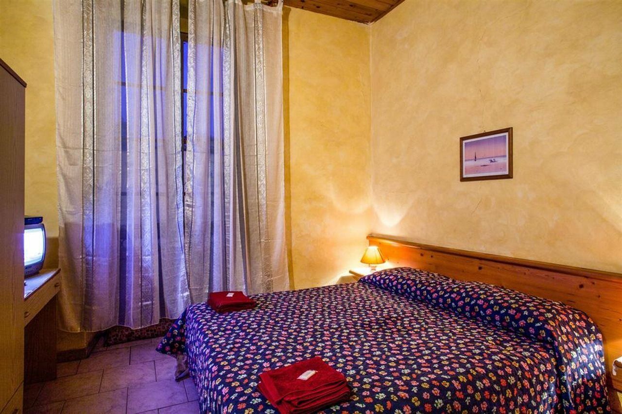 Albergo Aurora カリアリ エクステリア 写真